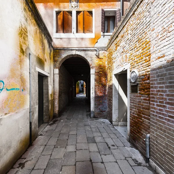 Smala Passagen Mellan Gamla Hus Venedig Gata Med Archway Den — Stockfoto