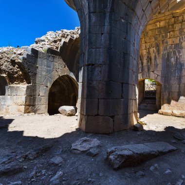 Suriye ile İsrail sınırında Golan Tepeleri üzerinde kale kalıntıları. Nimrod kale, İsrail Milli Parkı Hermon Dağı eteklerinde.