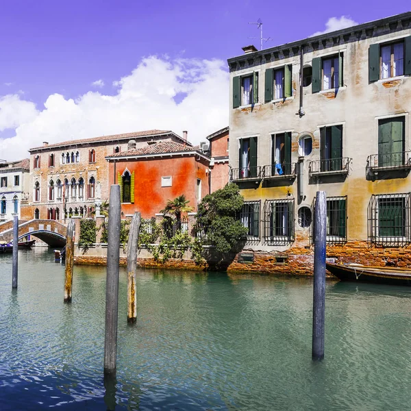 Casas Descascando Umidade Veneza Está Situada Grupo Ilhas Separadas Por — Fotografia de Stock