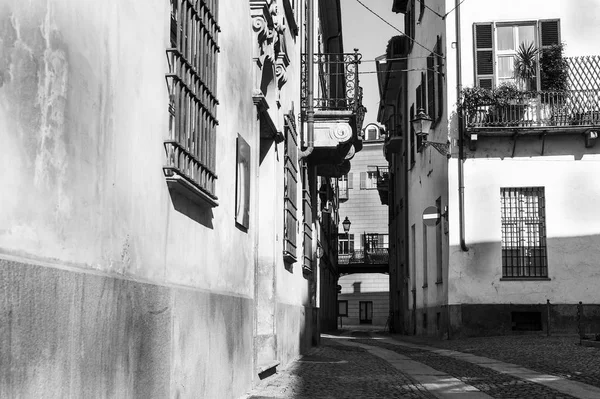 Architettura Del Piemonte Medievale Città Cuneo Italia Lampade Balconi Vintage — Foto Stock