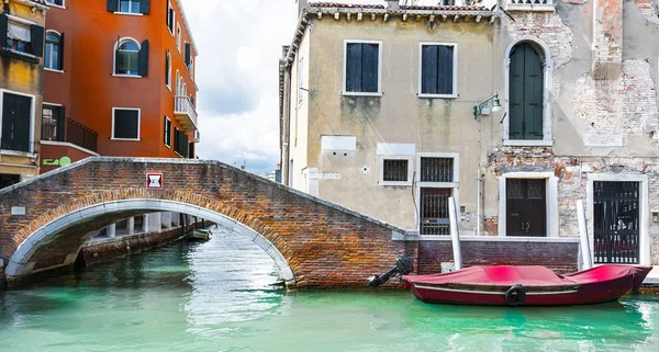 Case Che Staccano Dall Umidità Venezia Trova Gruppo Isole Separate — Foto Stock