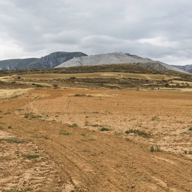 Sarma toprak yolda İspanya Avrupa zirvesinin yağmurlu bir gün