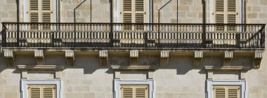 Geleneksel Malta windows Valletta tarihi bölümünde bina.