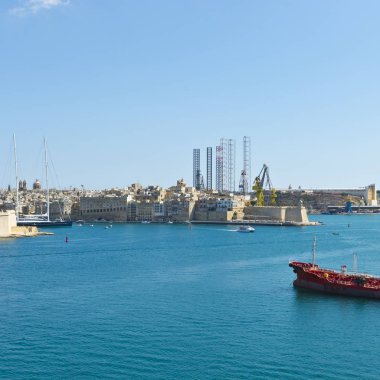 Malta bağlantı noktası sıvılaştırılmış doğal yakıtlar taşınması için tasarlanmış tank gemi.