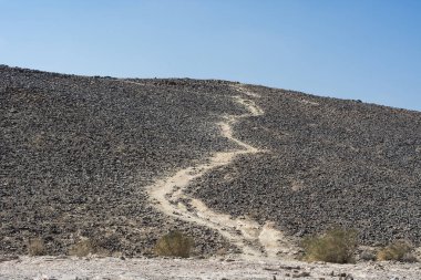 İsrail 'deki Negev Çölü' nün Rocky tepelerinin sonsuz ıssızlığı. Ortadoğu 'nun nefes kesici manzarası ve doğası.