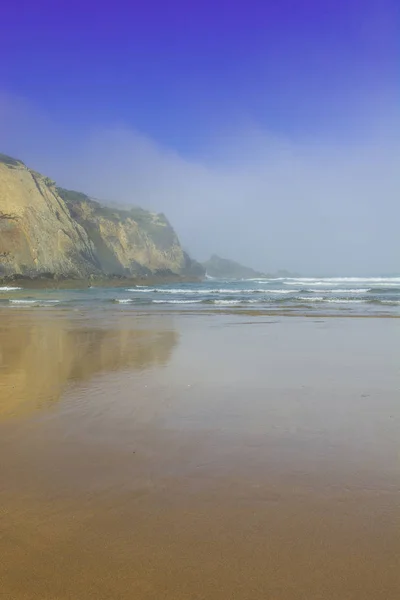 Playa Portuguesa Del Océano Atlántico Niebla Mañana Amanecer Impresionante Paisaje —  Fotos de Stock