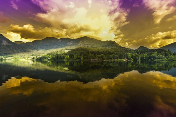 Rakouská Krajina Lesy Louky Pole Pastviny Kolem Jezera Grunlsee Pozadí — Stock fotografie