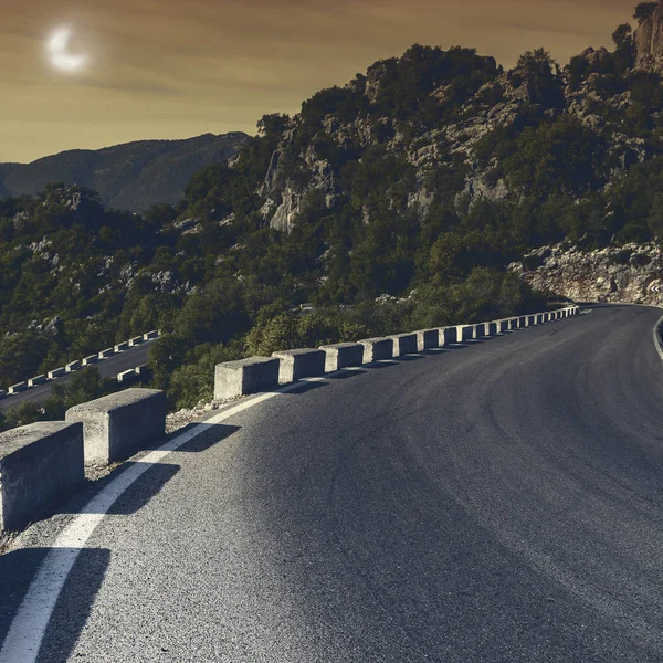 Winding Asphalt Road Cantabrian Mountains Spain Light Moon Breathtaking Landscape — Stock Photo, Image