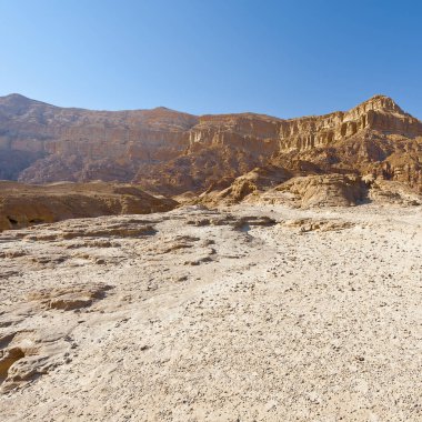 İsrail 'deki Negev Çölü' nün kayalık tepelerinin sonsuz fantezisi. Ortadoğu 'nun nefes kesici manzarası ve doğası.