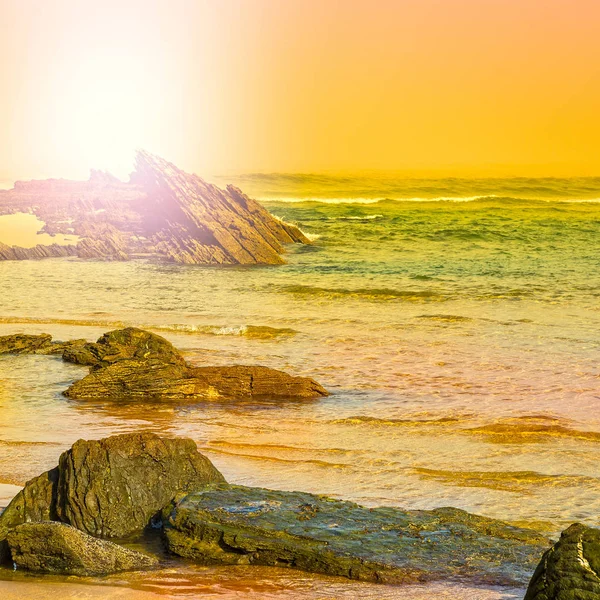 Portugisiska Atlanten Stranden Morgonen Dimma Vid Soluppgången Häpnadsväckande Landskap Och — Stockfoto