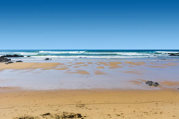 Portugese Atlantische Oceaan Strand Ochtendmist Bij Zonsopgang Adembenemend Landschap Natuur — Stockfoto