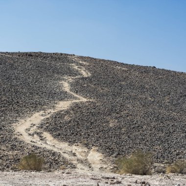 İsrail 'deki Negev Çölü' nün Rocky tepelerinin sonsuz ıssızlığı. Ortadoğu 'nun nefes kesici manzarası ve doğası.