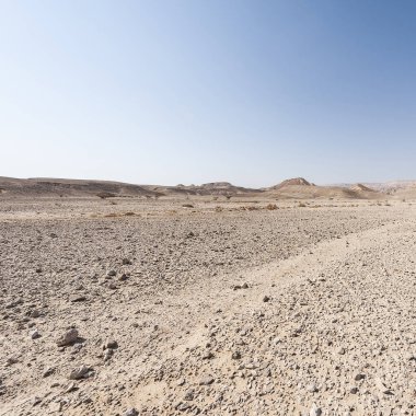 İsrail 'deki Negev Çölü' nün Rocky tepelerinin sonsuz ıssızlığı. Ortadoğu 'nun nefes kesici manzarası ve doğası.
