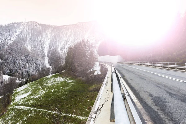 Auto Estrada Piemonte Fundo Neve Coberto Alpes Italianos Vista Vale — Fotografia de Stock