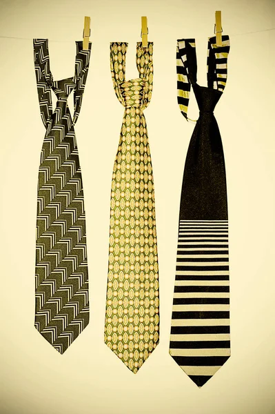 Tre Cravatte Uomo Appese Alla Corda Dopo Lavaggio Stile Vintage — Foto Stock