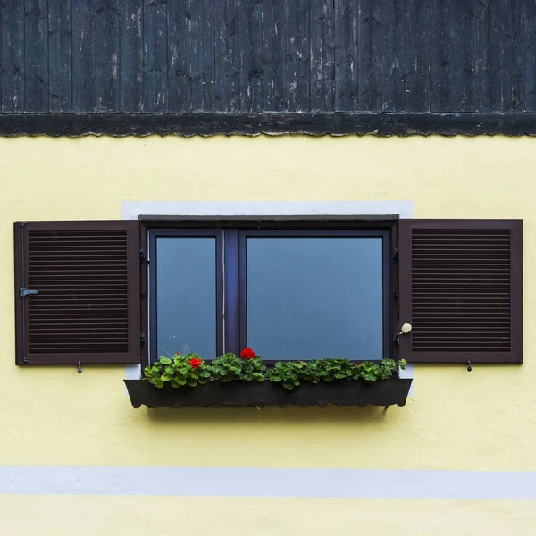 Típica Ventana Una Casa Una Pequeña Ciudad Austria Casa Ciudad — Foto de Stock