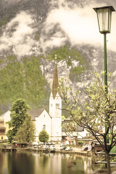 Neugotische Evangelische Kirche Direkt Zentrum Von Hallstatt Österreich Regen Morgennebel — Stockfoto