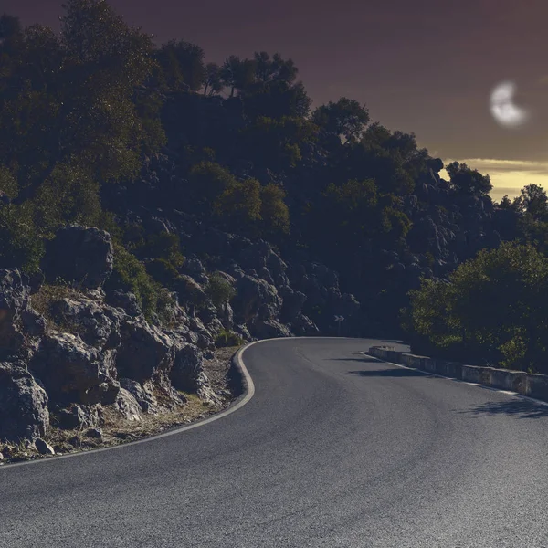 Winding Asphalt Road Nas Montanhas Cantábricas Espanha Luz Lua Paisagem — Fotografia de Stock