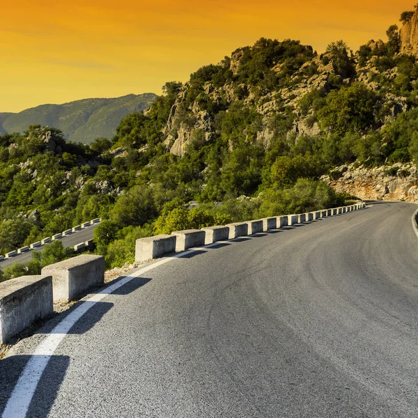 Kurvenreiche Asphaltstraße Kantabrischen Gebirge Spanien Bei Sonnenaufgang Atemberaubende Landschaft Und — Stockfoto