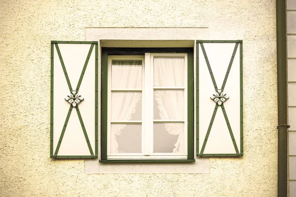 Típica Ventana Una Casa Una Pequeña Ciudad Austria Casa Ciudad —  Fotos de Stock