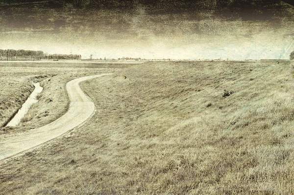 Tarım arazi üzerinden Hollanda'da bkz: geri. Asfalt yol boyunca koruyucu baraj ve Hollanda'da kanal