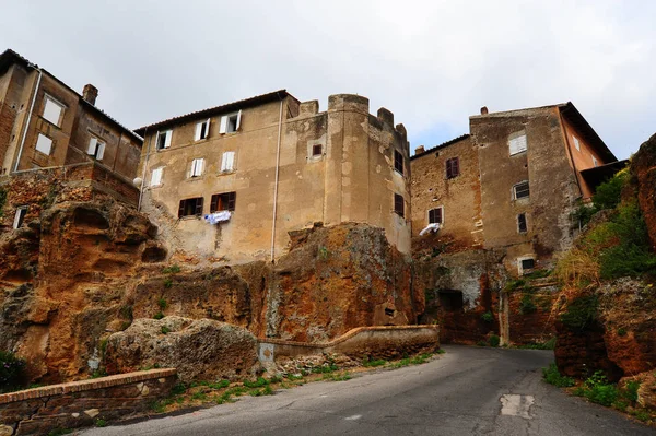 Arkitekturen Den Medeltida Italienska Staden Smala Gator Fönster Med Fönsterluckor — Stockfoto