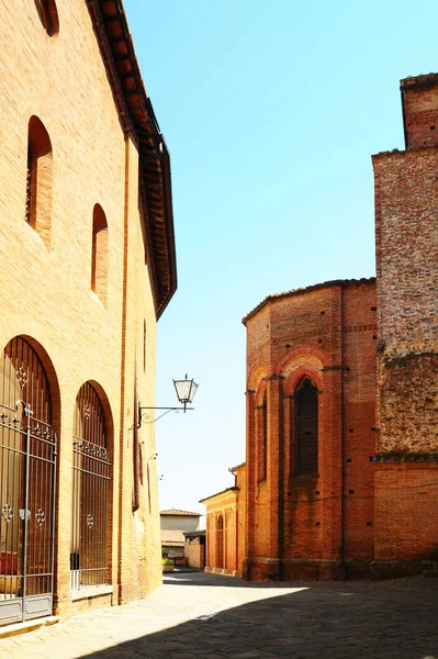 Architecture Ville Médiévale Italienne Rues Étroites Fenêtres Avec Volets Trottoirs — Photo