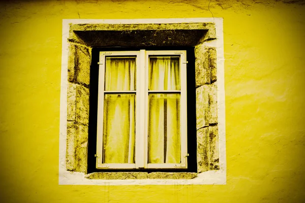 Типові Вікна Одного Будинку Маленькому Містечку Австрії Дім Австрійському Місті — стокове фото
