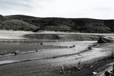 İspanya 'nın en güzel manzarası. Cantabrian Dağları' nın dramatik manzarası. Kanyonun dibindeki nehir 