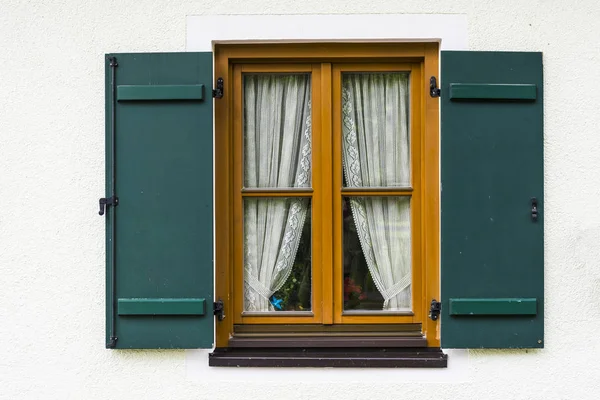 Окно в Австрии — стоковое фото