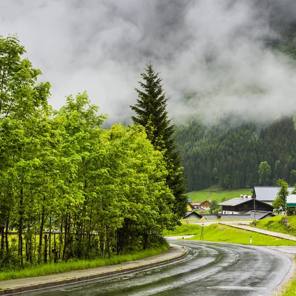 Eső vidéki Ausztriában — Stock Fotó
