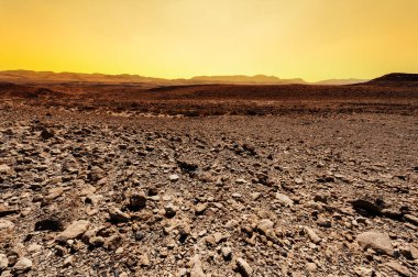 Çölde fantastik gündoğumu.