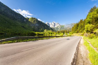 Asfalt yol Avusturya