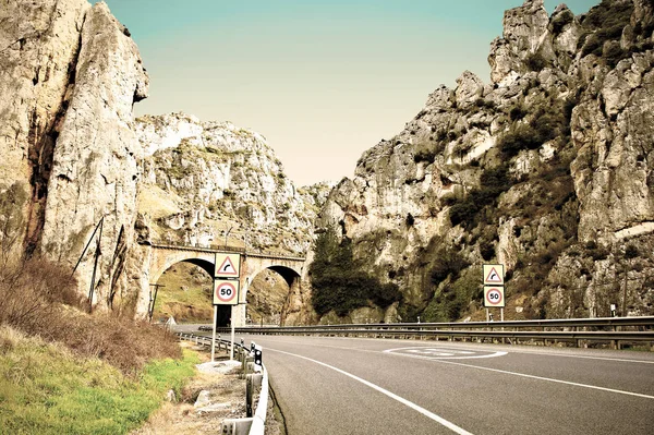 Estrada nos Pirinéus espanhóis — Fotografia de Stock