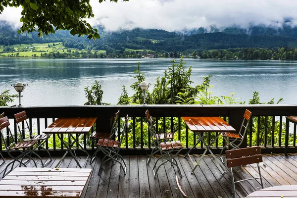 Outdoor cafe on the lake Wolfgangsee — Stock Photo, Image