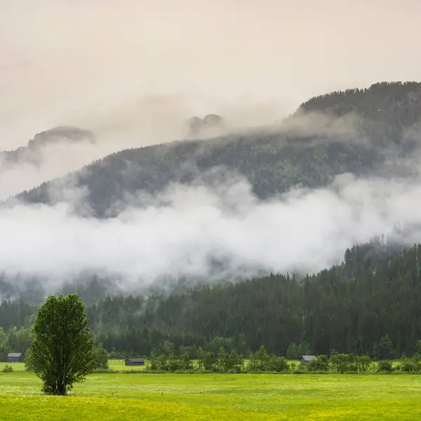 Lluvia y nubes en Austria — Foto de Stock