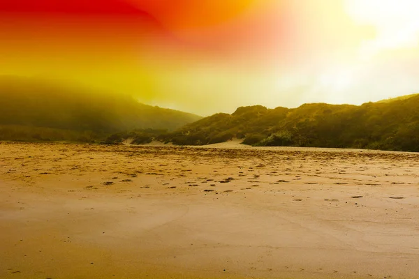 Paysage à couper le souffle de la brume matinale au Portugal — Photo