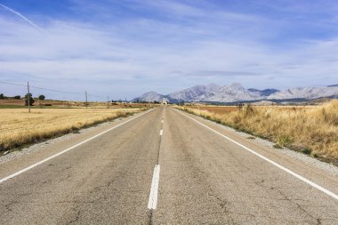 Davetkar kiliseye giden yol