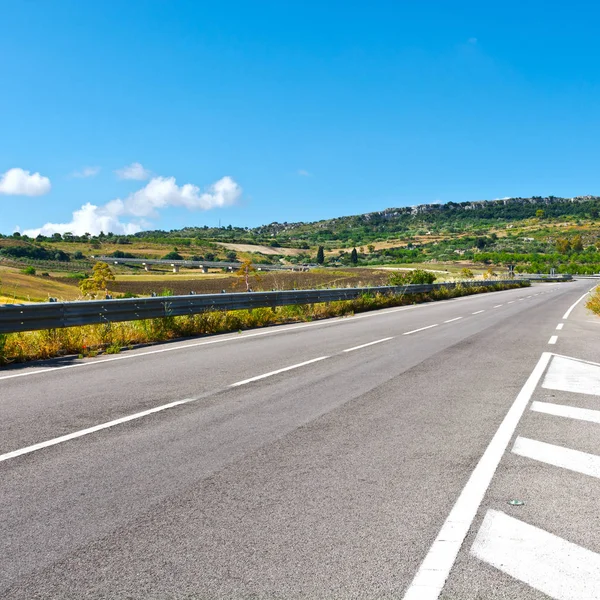 Highway Overpass in the Valley in Sicily — Stock Photo, Image