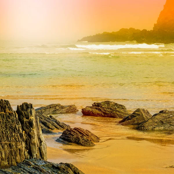Португальский Пляж Атлантического Океана Утреннем Тумане Рассвете Захватывающий Дух Пейзаж — стоковое фото