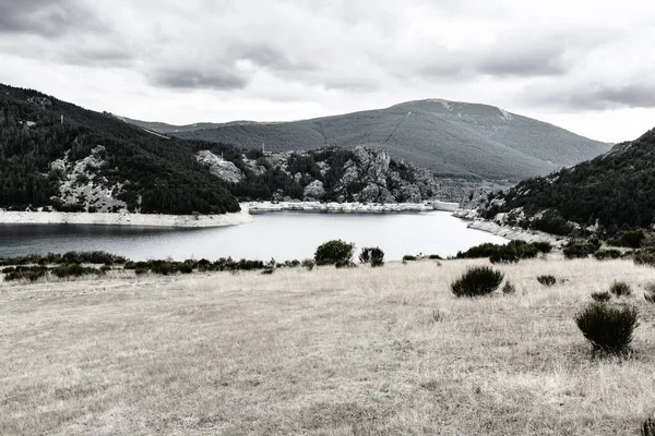 Beautiful Landscape Spain Dramatic View Cantabrian Mountains Artificial Lake — Stock Photo, Image