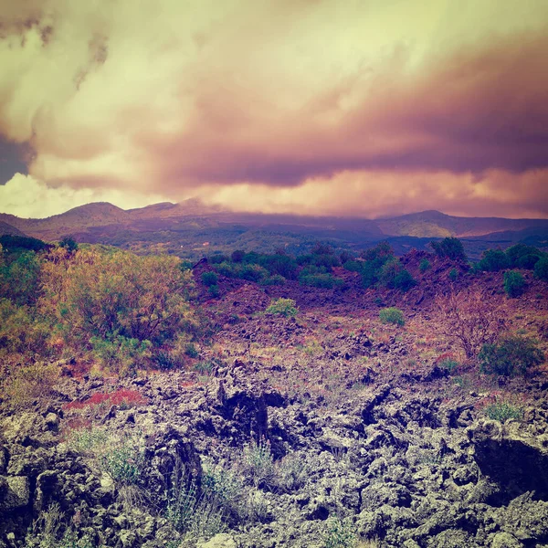 Congealed Black Lava Sluttningarna Berget Etna Sicilien Vid Solnedgången Instagram — Stockfoto