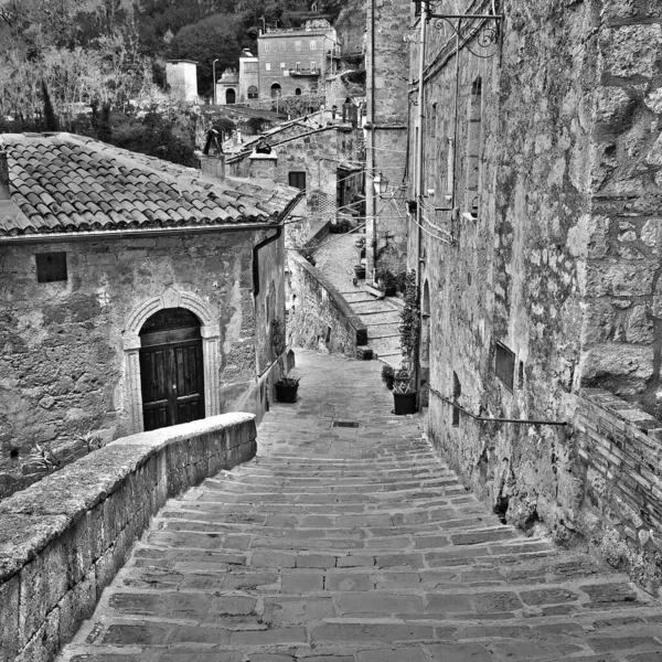 Rua Estreita Com Edifícios Antigos Cidade Italiana Sorano Imagem Retrô — Fotografia de Stock