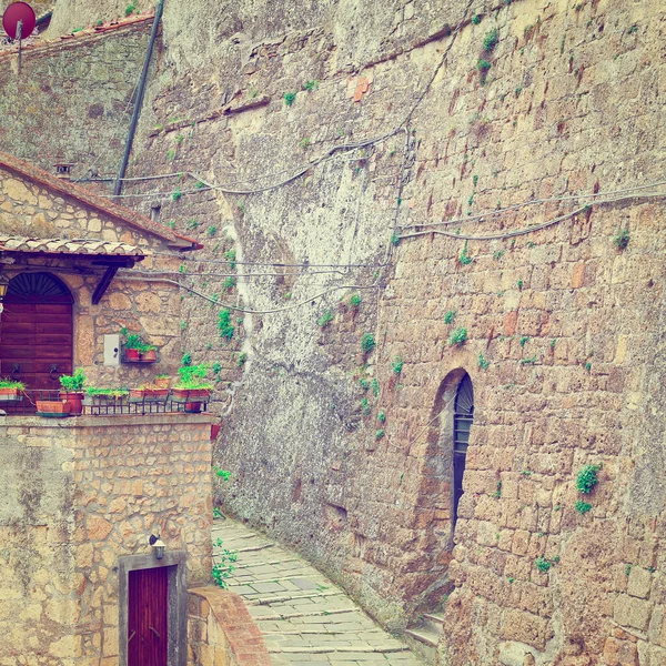 Narrow Street Old Buildings Italian City Sorano Instagram Effect — Stock Photo, Image