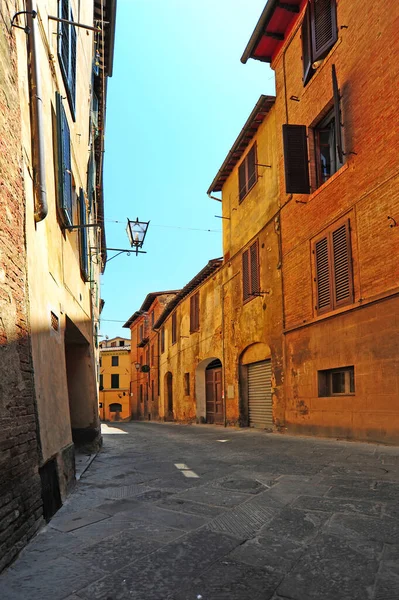 Enge Gasse Der Mittelalterlichen Stadt Siena Der Toskana — Stockfoto