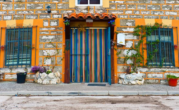 Fachada Casa Española Decorada Con Plantas Secas Vivas Estilo Vintage — Foto de Stock