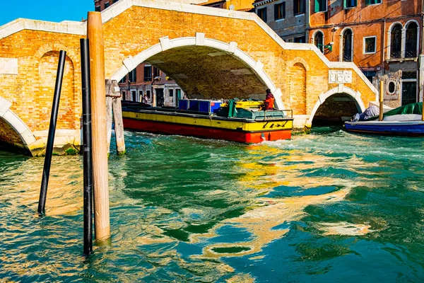 Venedik Issız Sokakları Müze Şehri Kanallarla Ayrılmış Boş Köprülerle Birbirine — Stok fotoğraf