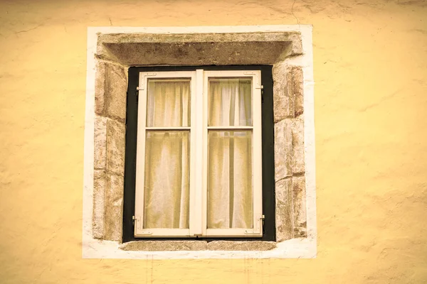 Janelas Típicas Uma Casa Uma Pequena Cidade Áustria Casa Cidade — Fotografia de Stock