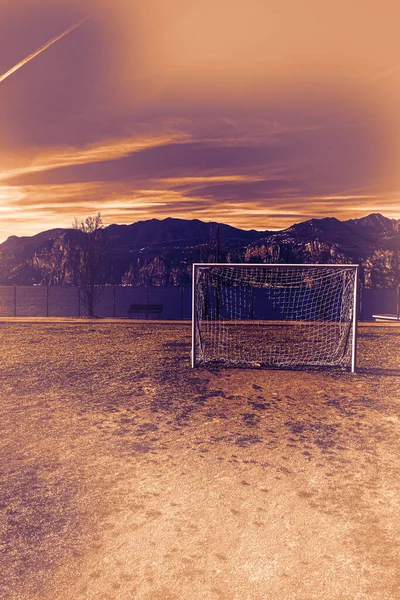 Verlassener Sportplatz Ufer Des Gardasees Italien Morgengrauen Zeitgenössischem Stil — Stockfoto