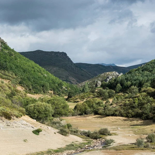 Bela Paisagem Espanha Com Vista Dramática Das Montanhas Cantábricas Cama — Fotografia de Stock